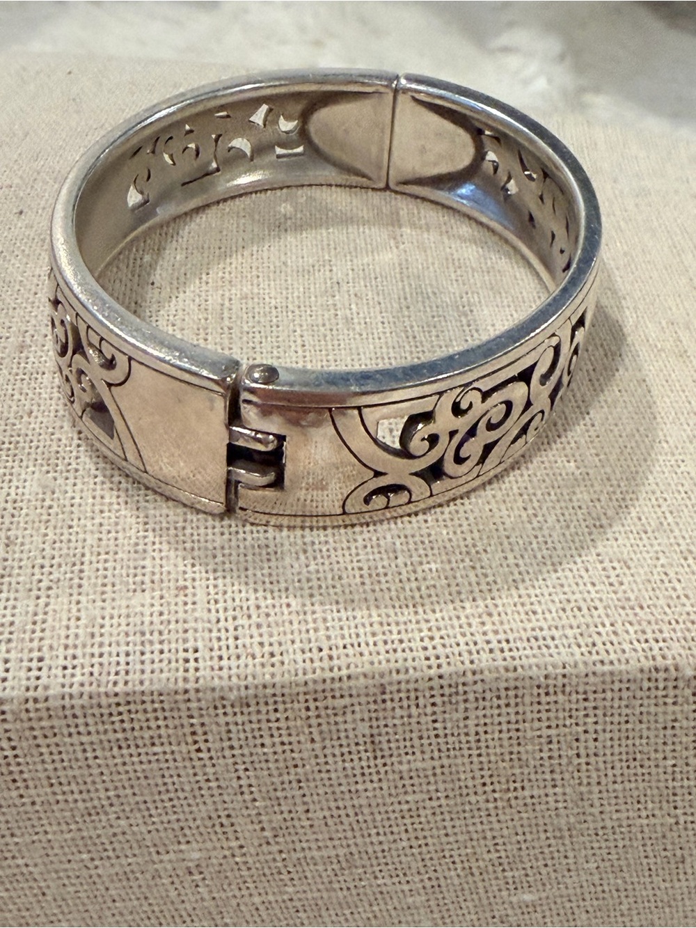 Silver-plated Brighton Mingle hinged bangle bracelet scrolled cut-out design - Picture 2 of 3